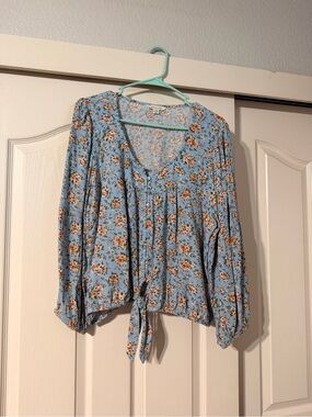 Size L NWOT American Eagle Floral Blue Button-Up Top
